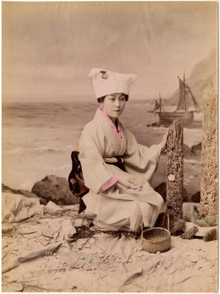 1144 Japan – Woman collecting sea shells. Kazumasa / Original Photograph Ogawa