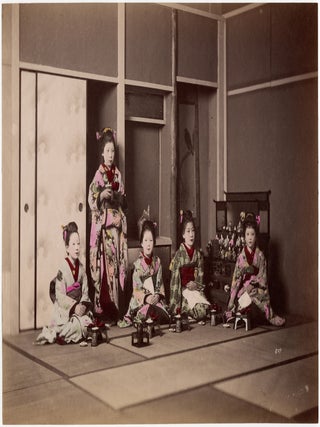 1915 Japan – Five Maiko (Apprentices) Having Lunch. Original Photograph / Photographer...